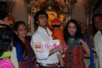 Sonu Nigam Lauches Maha Ganesha Allbum along with wife and Kid in Siddhivinayak Temple on 11th August 2008 (4).JPG
