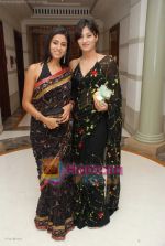ashlesha and nivedia  at Neena Gupta_s wedding bash in Sahara Star on 6th August 2008.JPG