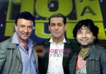 Anu Malik, Salman & Kailash Kher at Grand Finale of 10 Ka Dum .jpg