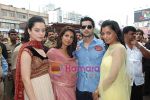 Kangana Ranaut, Priyanka Chopra, Arjan Bajwa, Mugdha Godse and Fashion star cast visit Siddhivinayak temple on 11th September 2008 (9).JPG