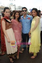 Kangana Ranaut, Priyanka Chopra, Arjan Bajwa, Mugdha Godse and Fashion star cast visit Siddhivinayak temple on 11th September 2008 (5).JPG