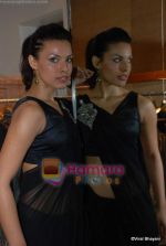 Deepti Gujral Showcases Gaurav Gupta_s Collection for Chamomile in Khar Store on 12th September 2008 (18).JPG