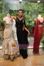 Deepti Gujral Showcases Gaurav Gupta_s Collection for Chamomile in Khar Store on 12th September 2008 (4).JPG