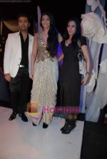 Karan Johar, Sonam Kapoor, Anamika Khanna at Anamika Khanna show at the HDIL Couture Week on 19th September 2008 (2).JPG