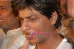 Shahrukh Khan goes for sheri at 3.30 a.m on Sunday 28th September 2008 (10).JPG