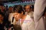 Shahrukh Khan goes for sheri at 3.30 a.m on Sunday 28th September 2008 (20).JPG