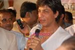 Shahrukh Khan goes for sheri at 3.30 a.m on Sunday 28th September 2008 (6).JPG