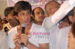 Shahrukh Khan goes for sheri at 3.30 a.m on Sunday 28th September 2008 (8).JPG