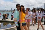 Ajay Devgan, Kareena Kapoor in the Still from movie Golmal Returns (2)~0.jpg