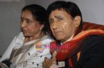 Dev Anand and Asha Bhosle record a song together in Spectral Harmony, Mumbai on 10th October 2008 (22).JPG