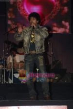 Sonu Nigam in a fusion concert with Jean-Francois Maljean and Niladri Kumar for BEAMS in BMRDA, Bandra on 12th October 2008 (42).JPG