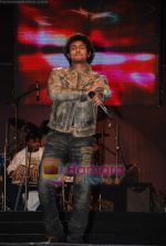 Sonu Nigam in a fusion concert with Jean-Francois Maljean and Niladri Kumar for BEAMS in BMRDA, Bandra on 12th October 2008 (26).JPG