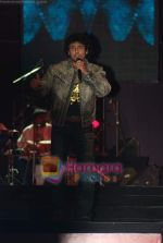 Sonu Nigam in a fusion concert with Jean-Francois Maljean and Niladri Kumar for BEAMS in BMRDA, Bandra on 12th October 2008 (34).JPG