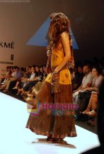 Model walk the ramp for Ashmita Marva, Ruchi Mehta, Sudhir and Tapas Show at Lakme Fashion Week on 20th October 2008 (28).JPG