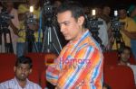 Aamir Khan at the first look of Ghajni at PVR on 27th October 2008 (20).JPG
