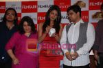 Priyanka Chopra unveils Filmfare issue for Dostana promotion at BJN baquets on 30th October 2008 (21).JPG