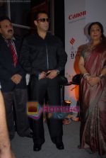 Salman Khan, Kirron Kher at Ramnath Goenka Indian Express photo award in Express Towers on 14th November 2008 (2).JPG