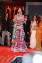 Shilpa Shetty at the Grand Finale of Bigg Boss 2 on 22nd November 2008(7).JPG