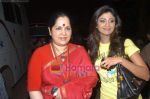 Shilpa Shetty with her mother Sunanda Shetty at the Grand Finale of Bigg Boss 2 on 22nd November 2008(3).JPG
