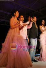 Kim Sharma, Kashmira Shah, Tarun Tahiliani, Ajaay Modi at the Bollwood Fashion Event of Masala Weedings on 23rd November 2008 (4).JPG