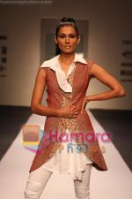Model walk the ramp for Anamika Khanna at Delhi Fashion Week on 3rd December 2008 (11).jpg