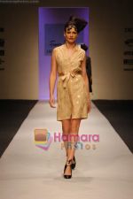 Model walk the ramp for James Ferreira at Delhi Fashion Week on 3rd December 2008 (11).JPG