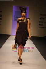 Model walk the ramp for James Ferreira at Delhi Fashion Week on 3rd December 2008 (14).JPG