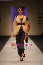 Model walk the ramp for James Ferreira at Delhi Fashion Week on 3rd December 2008 (2).JPG