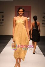 Model walk the ramp for Kotwara by Meera and Muzaffar at Delhi Fashion Week on 3rd December 2008 (12).JPG