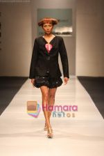 Model walk the ramp for Lecoanet Hemant at Delhi Fashion Week on 3rd December 2008 (13).JPG