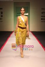 Model walk the ramp for Malini Ramani at Delhi Fashion Week on 3rd December 2008.JPG
