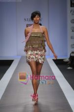 Model walk the ramp for Surily at Wills Fashion Week (23).JPG