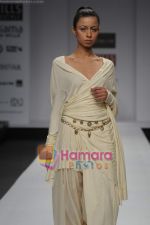 Model walk the ramp for Urvashi Kaur at Wills Fashion Week (6).JPG