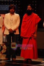 Himesh Reshammiya, Baba  Ramdev on the sets of Sa Re Ga Ma Pa in Famous Studios on 8th December 2008(5).JPG