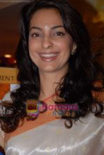 Juhi Chawla launches R K Anand_s book Child Care 2 in Cross words book store on 9th December 2008(31).JPG