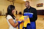 Lara gets an autograph from NBA basketball  player Kobe Bryant on a customized jersey in The Staples Center, Los Angeles, California on 23rd November 2008.JPG