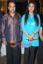  Suresh Wadkar, Poonam Dhillon at Ayushi Mahajan art event in Leela Hotel on 15th December 2008 (2).JPG
