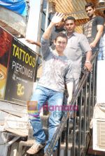 Aamir Khans six pack secret in Ghajini revealed with trainer Satya in Barbarian Gym on 14th December 2008 (2).JPG