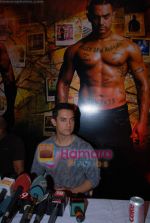 Aamir Khans six pack secret in Ghajini revealed with trainer Satya in Barbarian Gym on 14th December 2008 (26).JPG