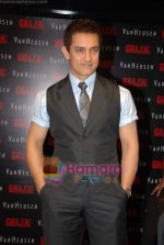 Aamir Khan at the launch of the Van Heusen_s Ghajini collection in PVR Mall on 16th December 2008 (15).JPG