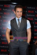 Aamir Khan at the launch of the Van Heusen_s Ghajini collection in PVR Mall on 16th December 2008 (16).JPG