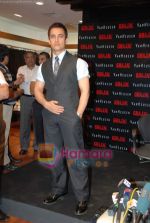Aamir Khan at the launch of the Van Heusen_s Ghajini collection in PVR Mall on 16th December 2008 (21).JPG