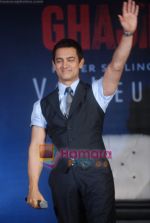 Aamir Khan at the launch of the Van Heusen_s Ghajini collection in PVR Mall on 16th December 2008 (62).JPG