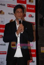 Shahrukh Khan launches the latest Filmfare issue in Vie Lounge in 16th December 2008 (2).JPG