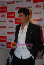 Shahrukh Khan launches the latest Filmfare issue in Vie Lounge in 16th December 2008 (22).JPG