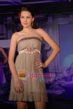 at the Launch of Italian style collection by D_Damas in Taj Land_s End on 16th December 2008 (12).JPG