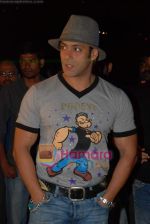 Salman Khan at the launch of Vashu Bhagnani_s son - Jackie in Film City on 24th December 2008 (10).JPG