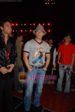 Salman Khan at the launch of Vashu Bhagnani_s son - Jackie in Film City on 24th December 2008 (4).JPG