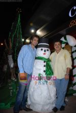Arjan Bajwa and Ashok Pandit at biggest Christmas tree in Croma, Juhu on 25th December 2008 (19).JPG