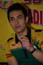 Aamir Khan on the sets of Radio Mirchi 98.3 FM in Mahalaxmi on 27th December 2008 (19).JPG